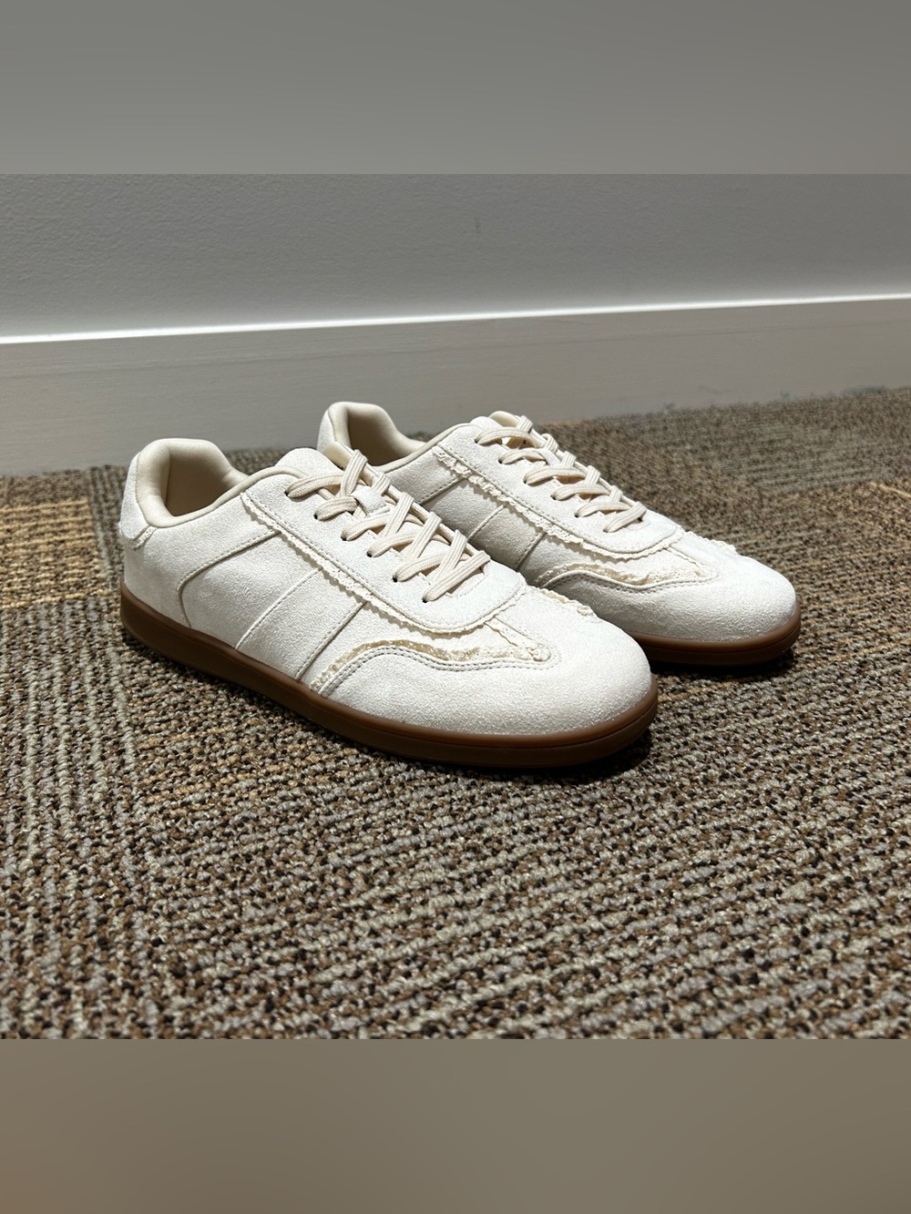 American Eagle Outfitters Cream Suede Low-Top Sneakers with Gum Sole NWOT